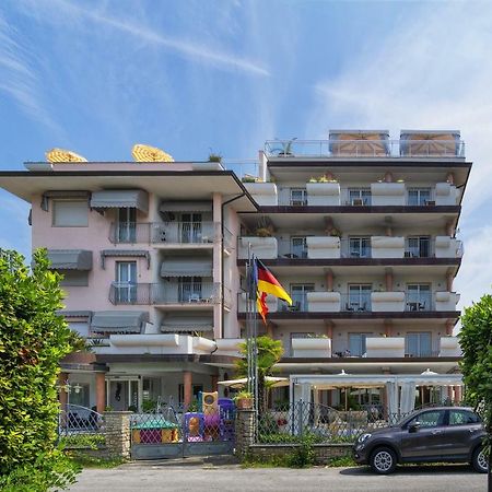 Hotel Residence Villa Marzia Марина-ди-Пьетрасанта Экстерьер фото