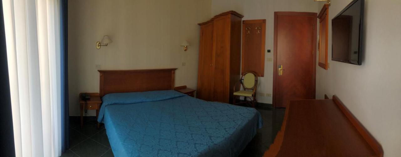 Hotel Residence Villa Marzia Марина-ди-Пьетрасанта Экстерьер фото