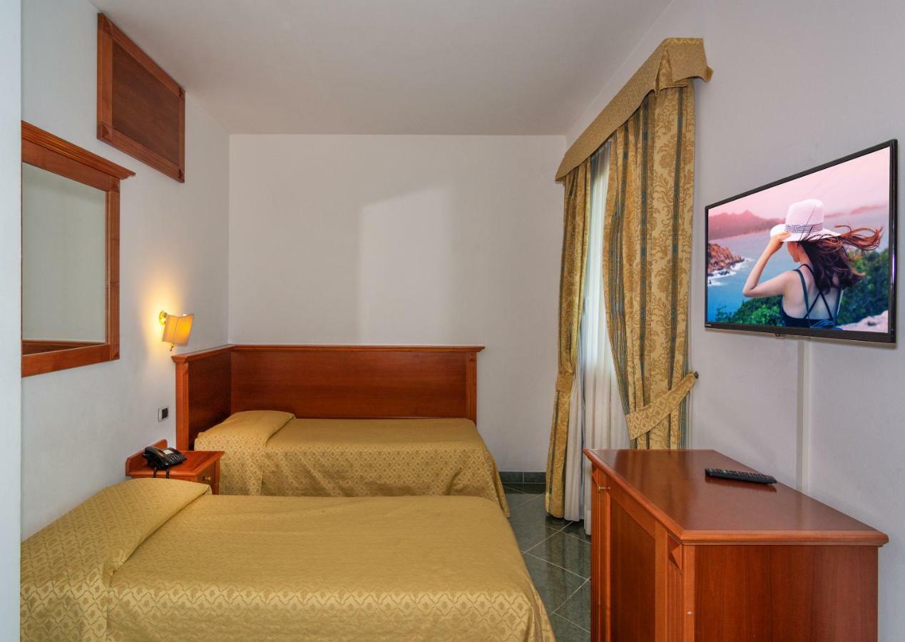 Hotel Residence Villa Marzia Марина-ди-Пьетрасанта Экстерьер фото