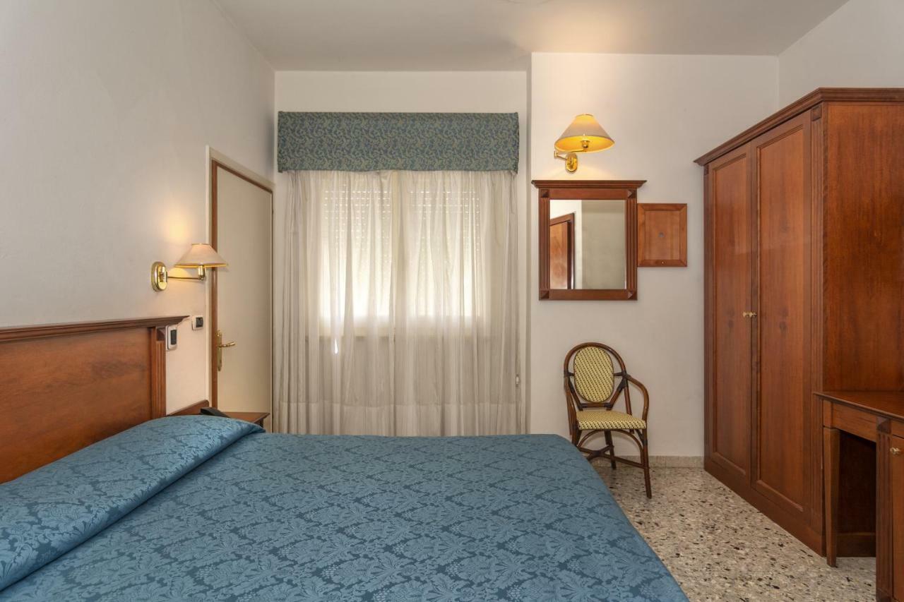 Hotel Residence Villa Marzia Марина-ди-Пьетрасанта Экстерьер фото