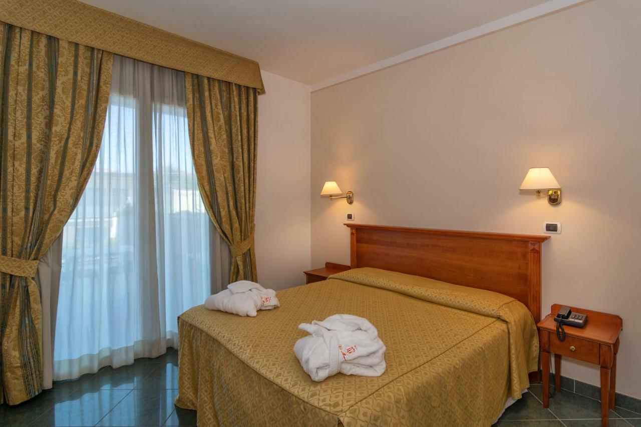 Hotel Residence Villa Marzia Марина-ди-Пьетрасанта Экстерьер фото