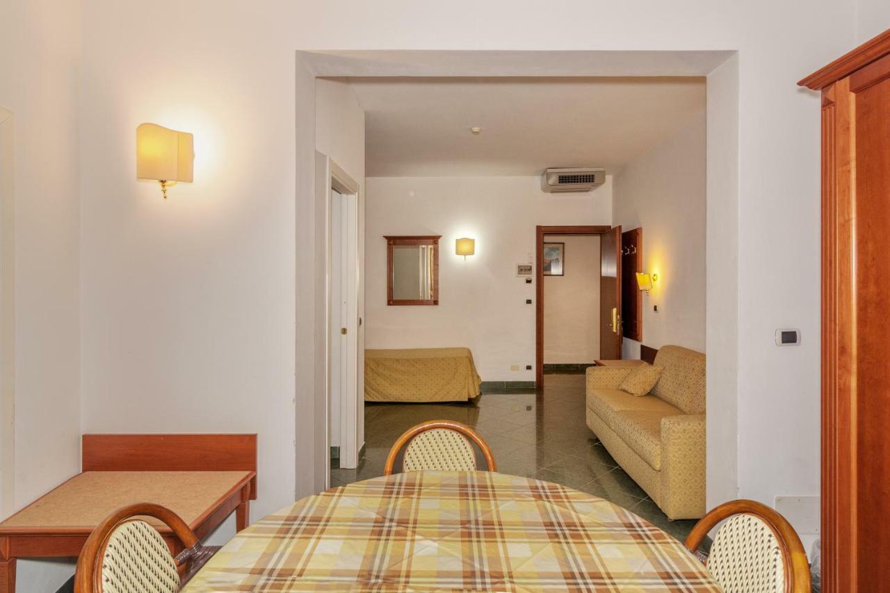 Hotel Residence Villa Marzia Марина-ди-Пьетрасанта Экстерьер фото