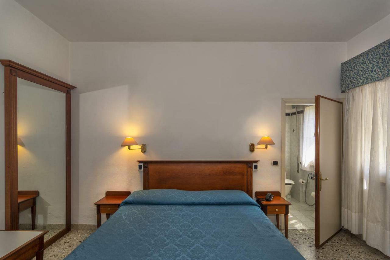 Hotel Residence Villa Marzia Марина-ди-Пьетрасанта Экстерьер фото