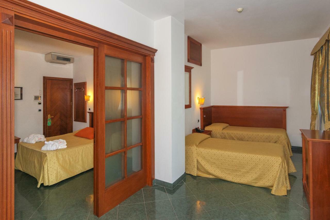 Hotel Residence Villa Marzia Марина-ди-Пьетрасанта Экстерьер фото