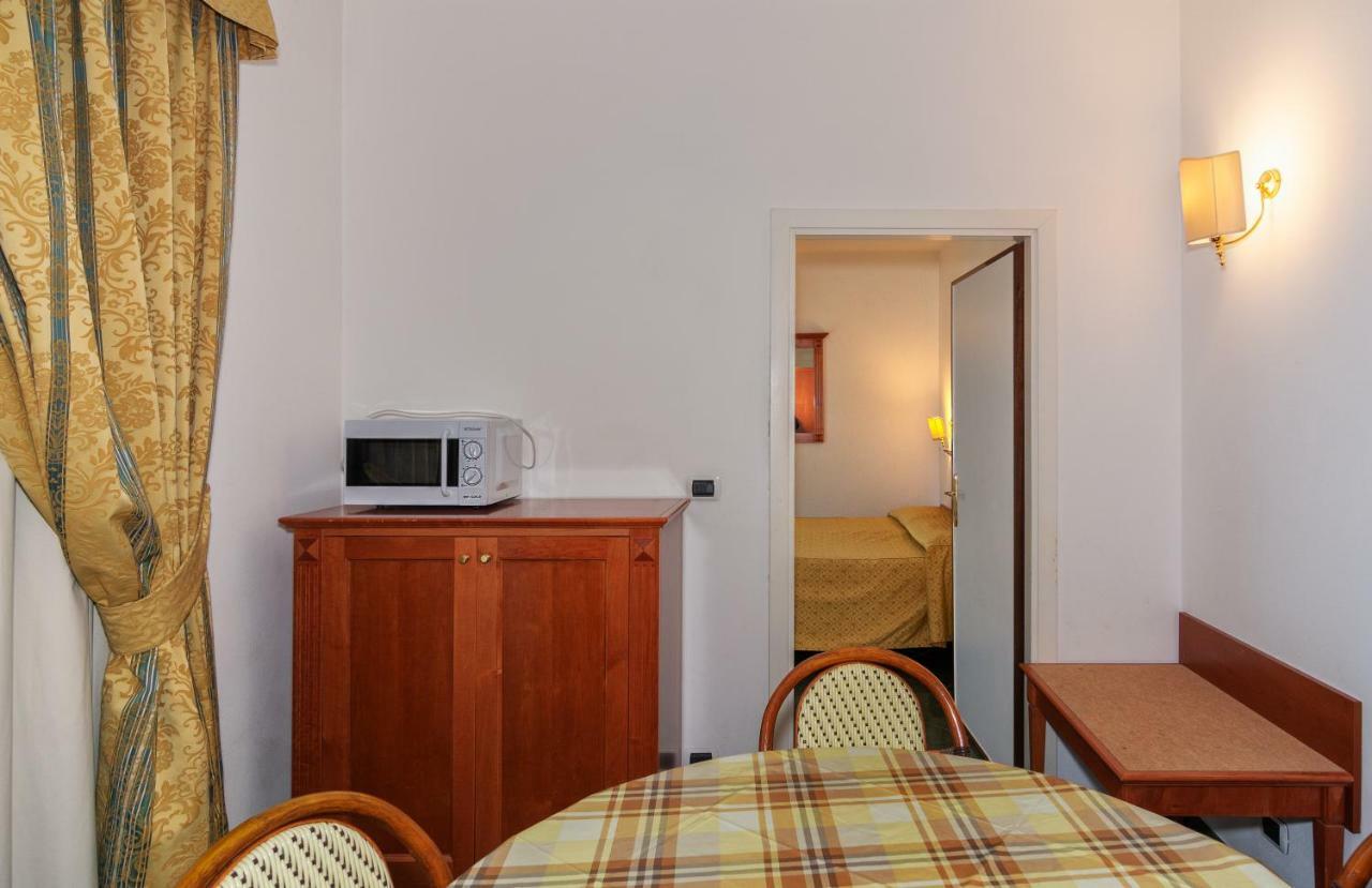 Hotel Residence Villa Marzia Марина-ди-Пьетрасанта Экстерьер фото